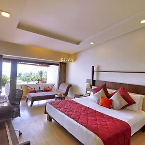 Superior Garden View Room Queen Bed